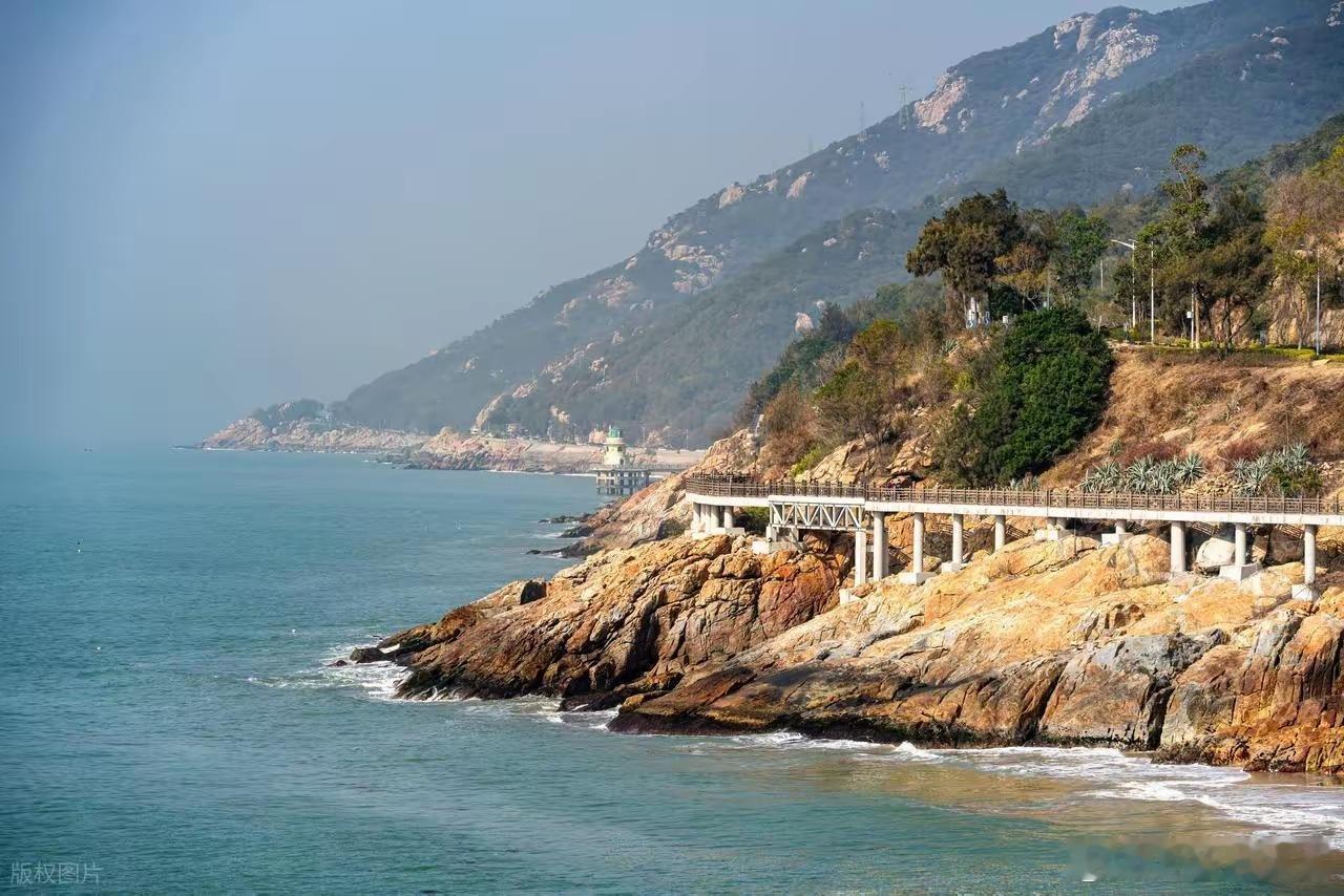 我一直不太能理解热衷旅游的人。在我看来，如果做不到经济宽裕，其实没必要出门旅游。