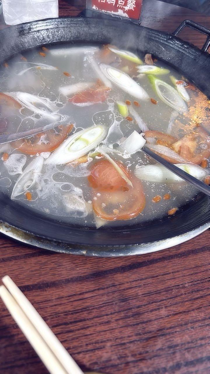 煮酒今日  今天拳坛无事 吃个锅子。烫壶黄酒 
