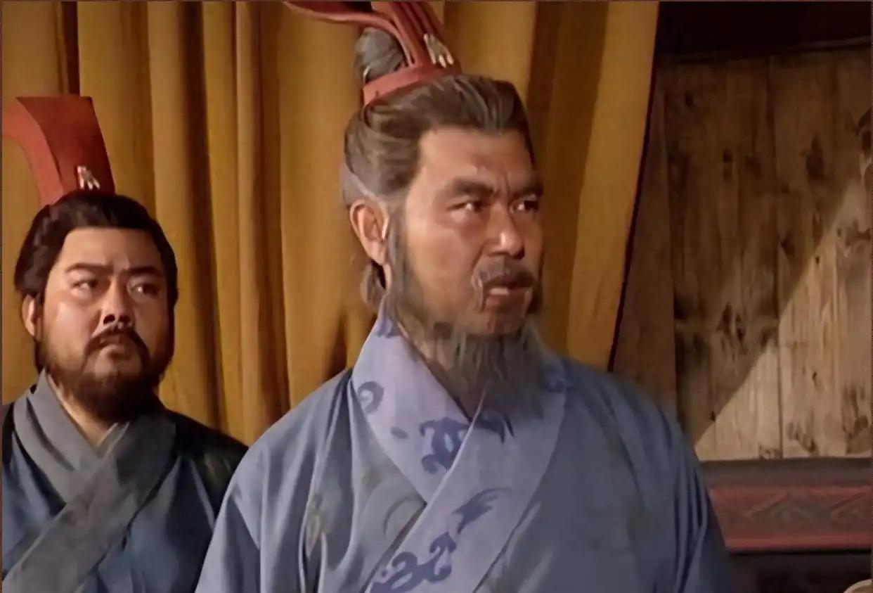 一个家境一般的孩子，想要改变自身或者自己整个家庭的命运，要怎么去实现呢？

这个