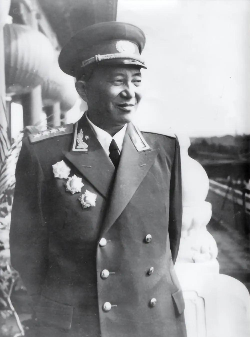 60年代罗瑞卿挨批以跳楼明志，其他人作何反应？陈毅的态度最正直

“这帽子扣得荒