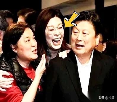 一顿饭，就把国民党里某些人的脸给打肿了。

你以为傅琨萁请郑丽文吃饭，真是为了讨