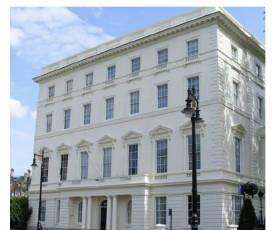 报道称，英国国防部发言人表示，英国所有军事课程均强调“遵守国际人道法”，而以色列