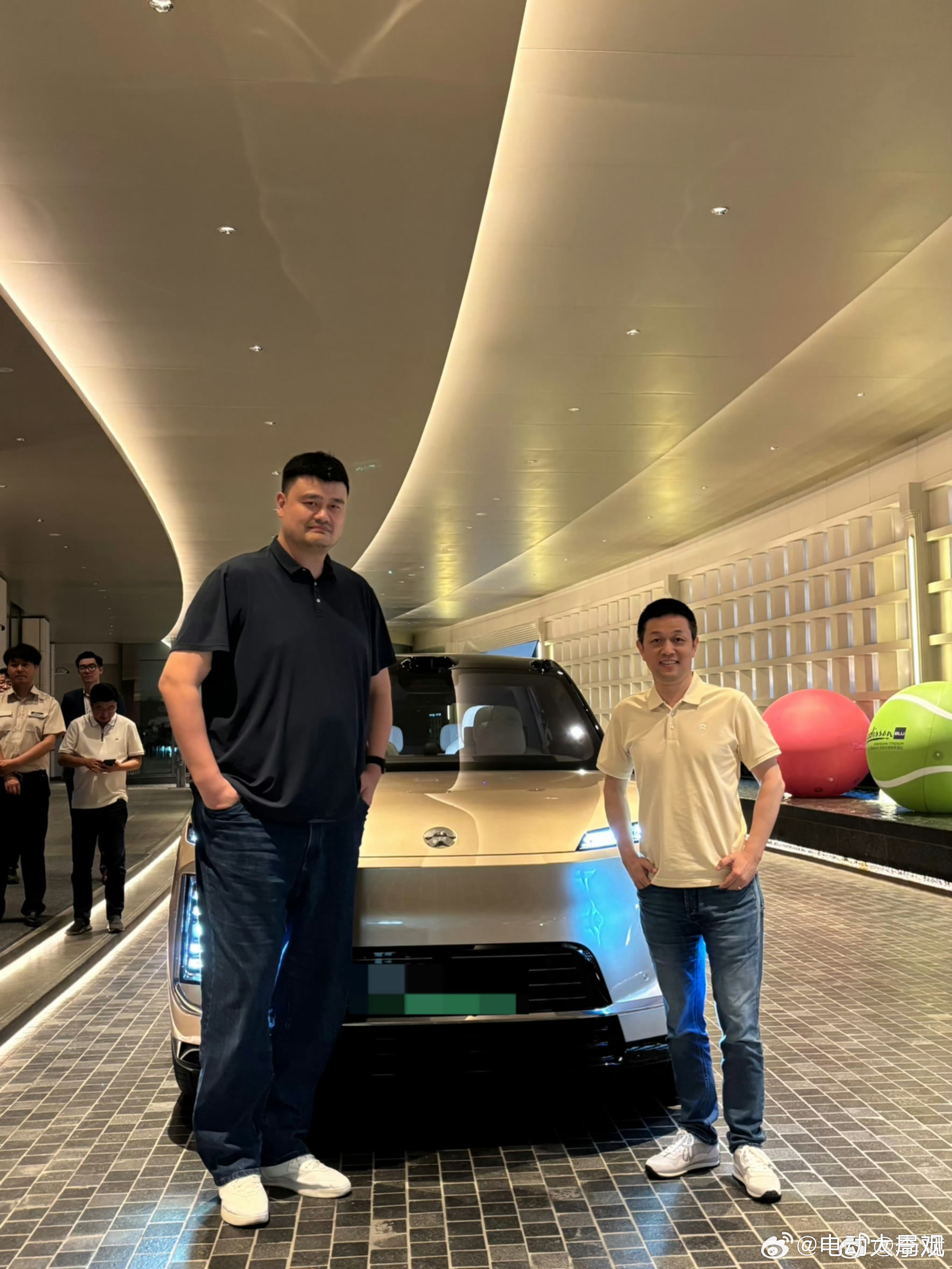 大家觉得斌哥这次跟大姚一起去看CBA总决赛可以带货几台ES9?蔚来es9蔚来汽车