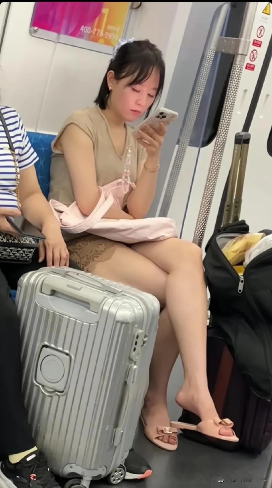 兄弟们啊，坐地铁坐迷糊了[笑哭]
