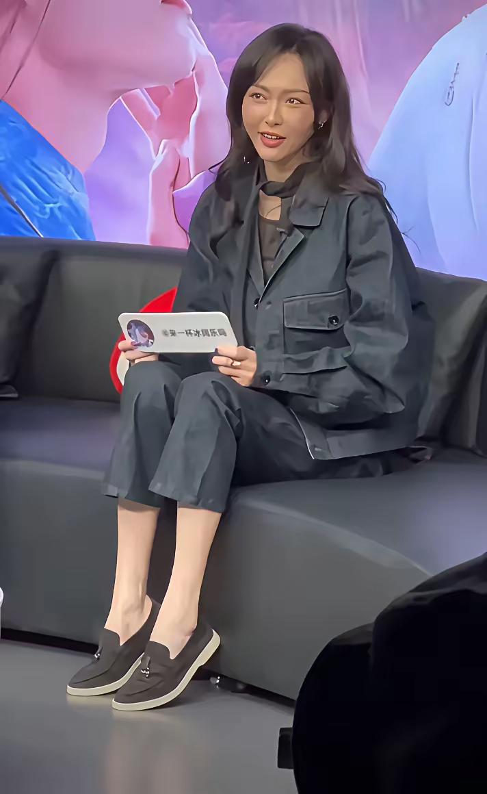 心酸，唐嫣一双布鞋16000，是我几个月不吃不喝的工资💰賺100元不容易，花1
