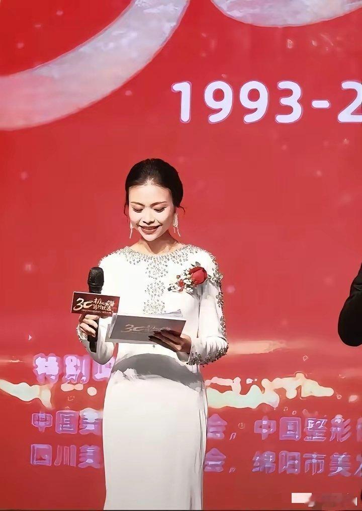 上科大39岁教授营救至亲溺水去世这个劳动节假期才过一半。孔苑苑走了，音乐教授，急