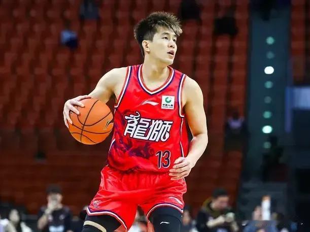 郭艾伦存在回归辽篮的可能性，但绝非稳成，属于“情怀拉满、现实阻碍巨大”，短期直接