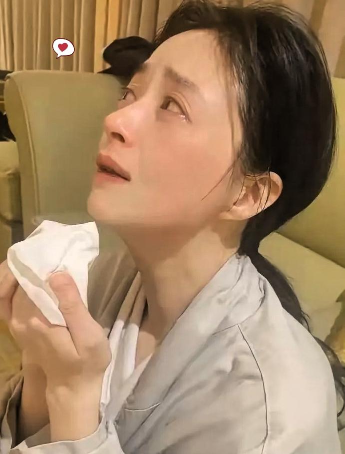 蒋欣哭诉吃不饱上热搜：42岁女星的减肥焦虑，我们真的需要吗？
 
11月5日，4