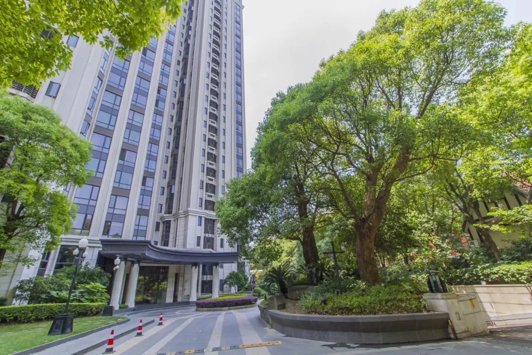 魔都房房房|内环内长宁区神秘顶豪「华山丽苑」突发稀缺三席在售 毗邻四大商圈！