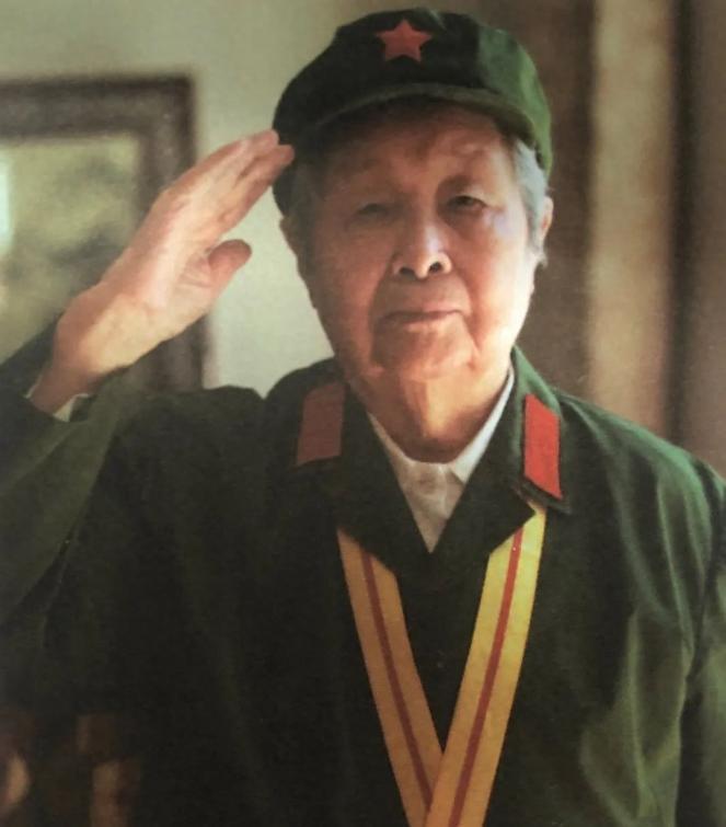 名门闺秀弃荣华奔赴延安！百岁抗大女战士郑织文，一生赤诚守初心
 
郑织文（192