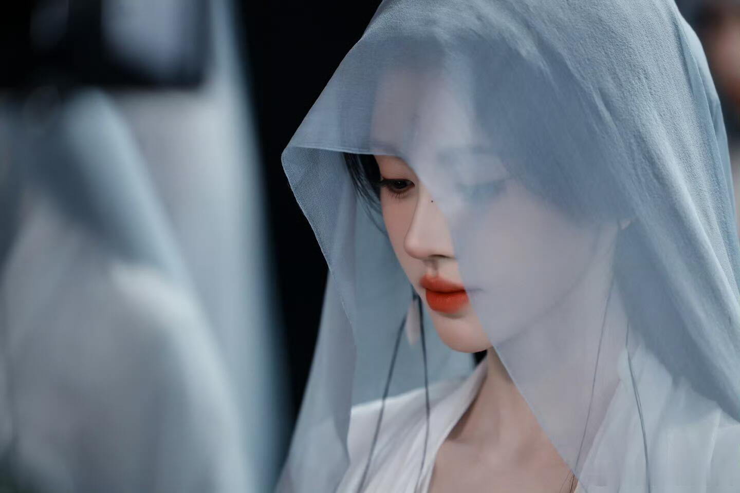 鞠婧祎新剧爱你老己姜黎非这女主绝了！别人吵架她睡觉，遇险先跑还拉男主垫背，醒来先