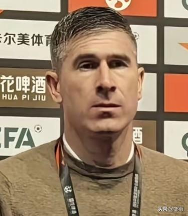 堡垒往往最易从内部被攻破。澳超冠军队主教练蒙哥马利，战胜了中超联赛冠军队主教练穆