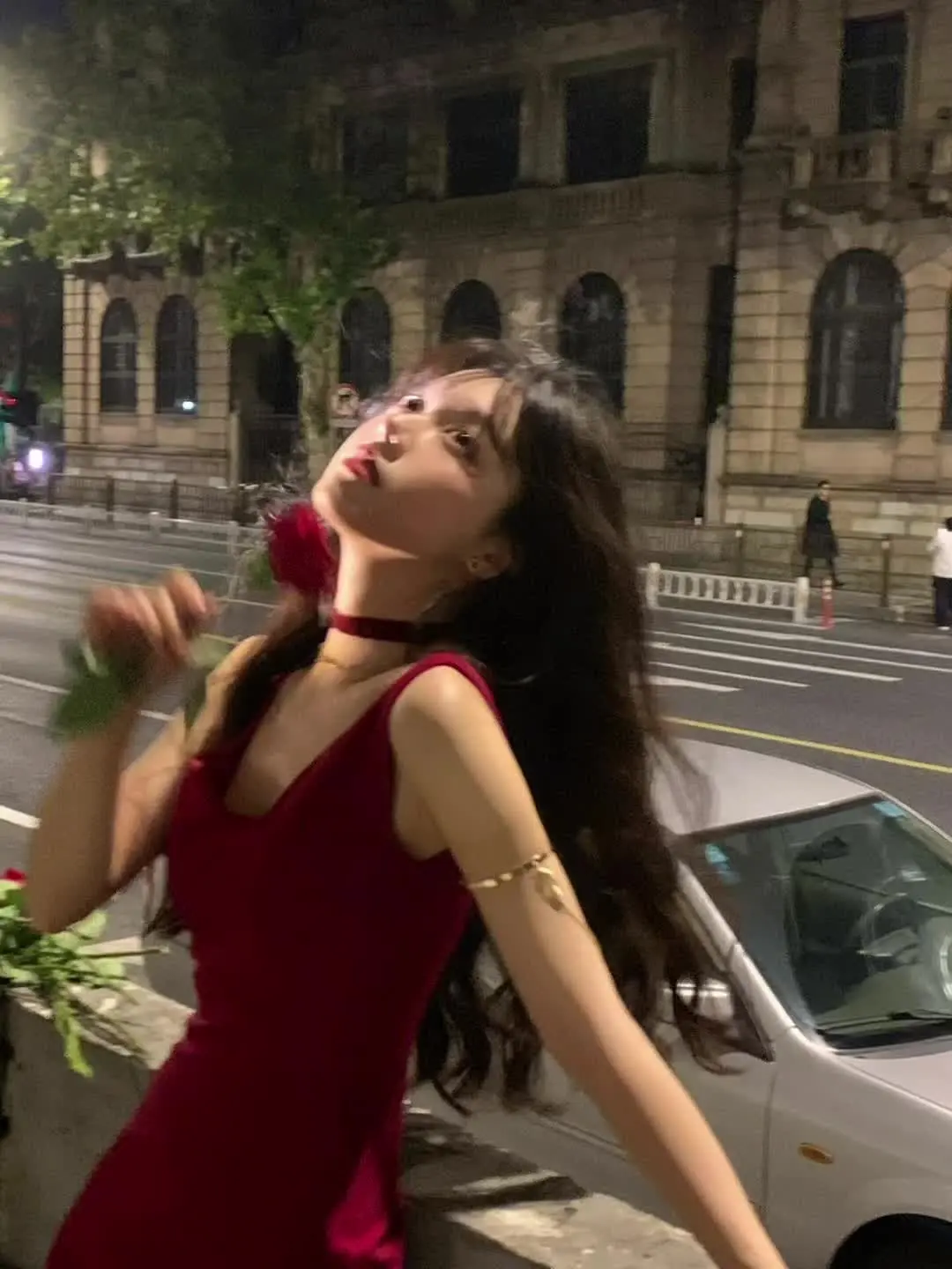 我的泪 换不回 你偏爱的玫瑰