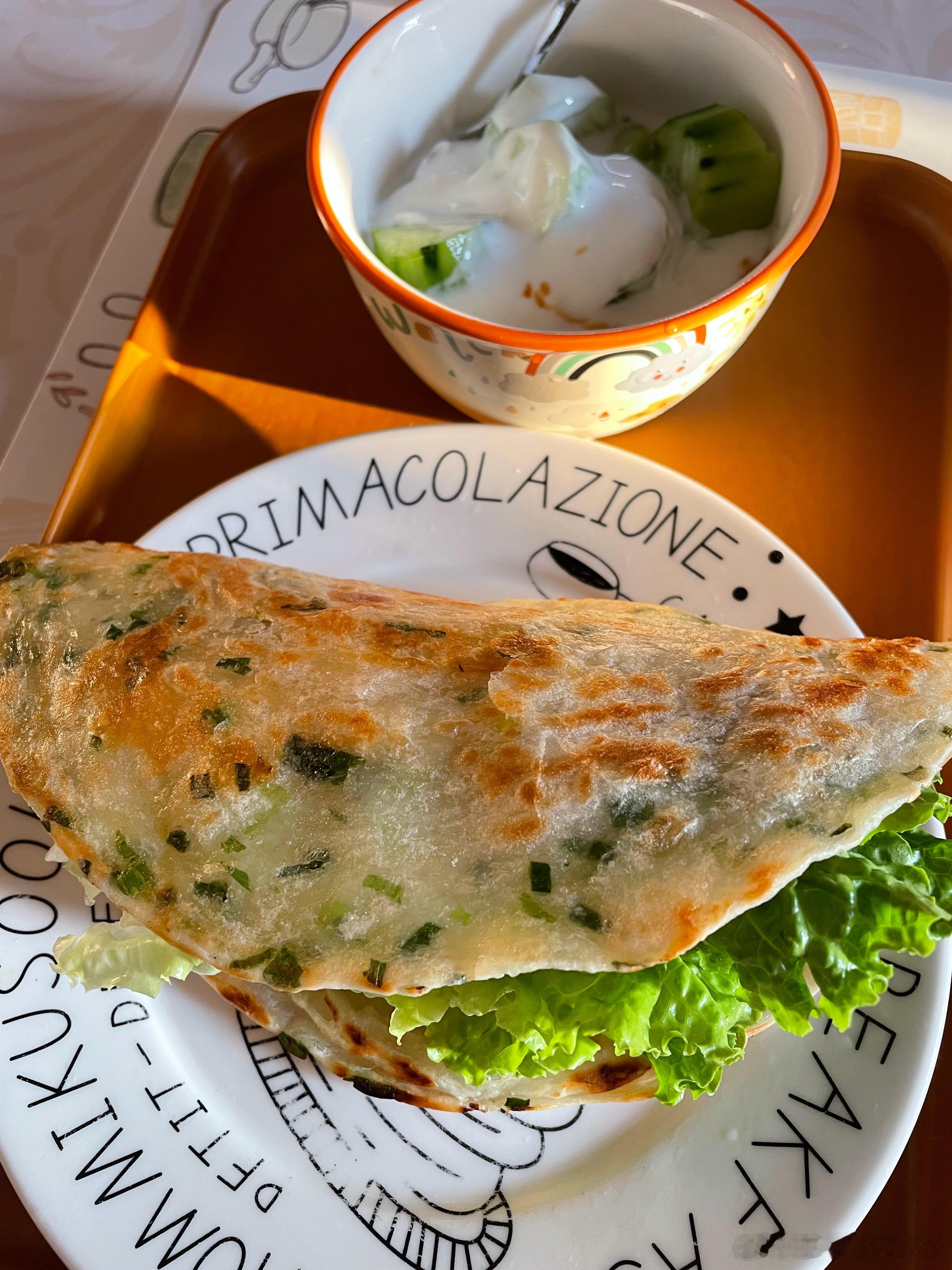 早餐🥣手抓饼 酸奶黄瓜 每天来来回回差不多 