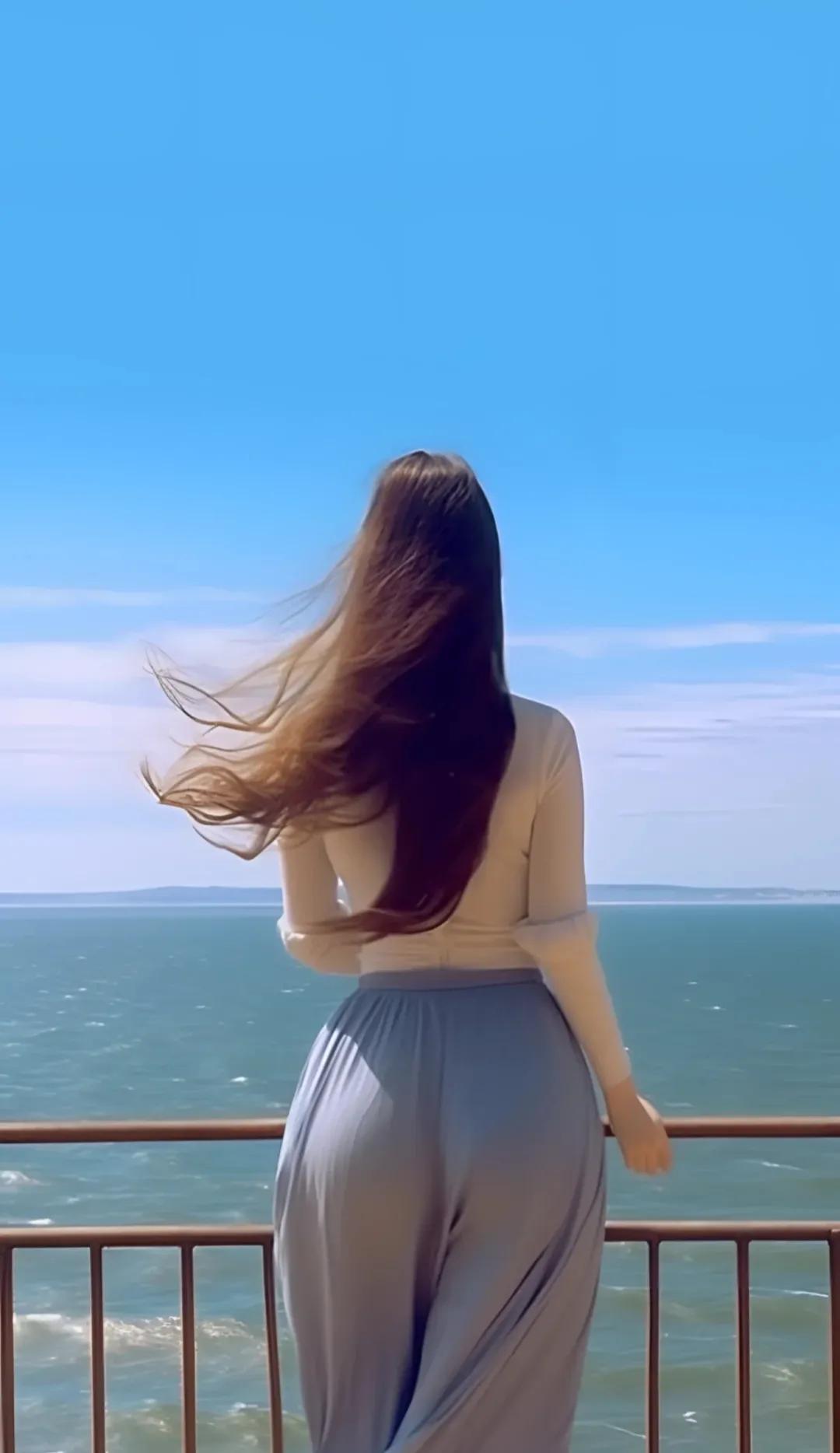 有没发现，
打小关系越铁的哥们，姐妹，
现在都不联系了，
而且是老死不相往来的那