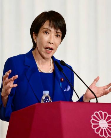 光刻胶断供？
日本想卡中国脖子？
别忘了中方有稀土！


日本想卡中国脖子，
没