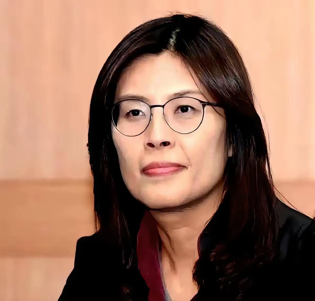 “美国是恩人”！这是挂在她嘴上的一句话！她把去“恩人”家拜访当成人生中最重要的事