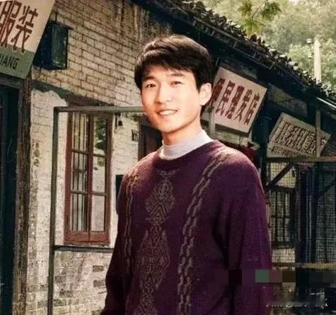 这个男演员你认识吗？他在影视剧《小港人家》中的表演太优秀了，得到了许多观众的认可