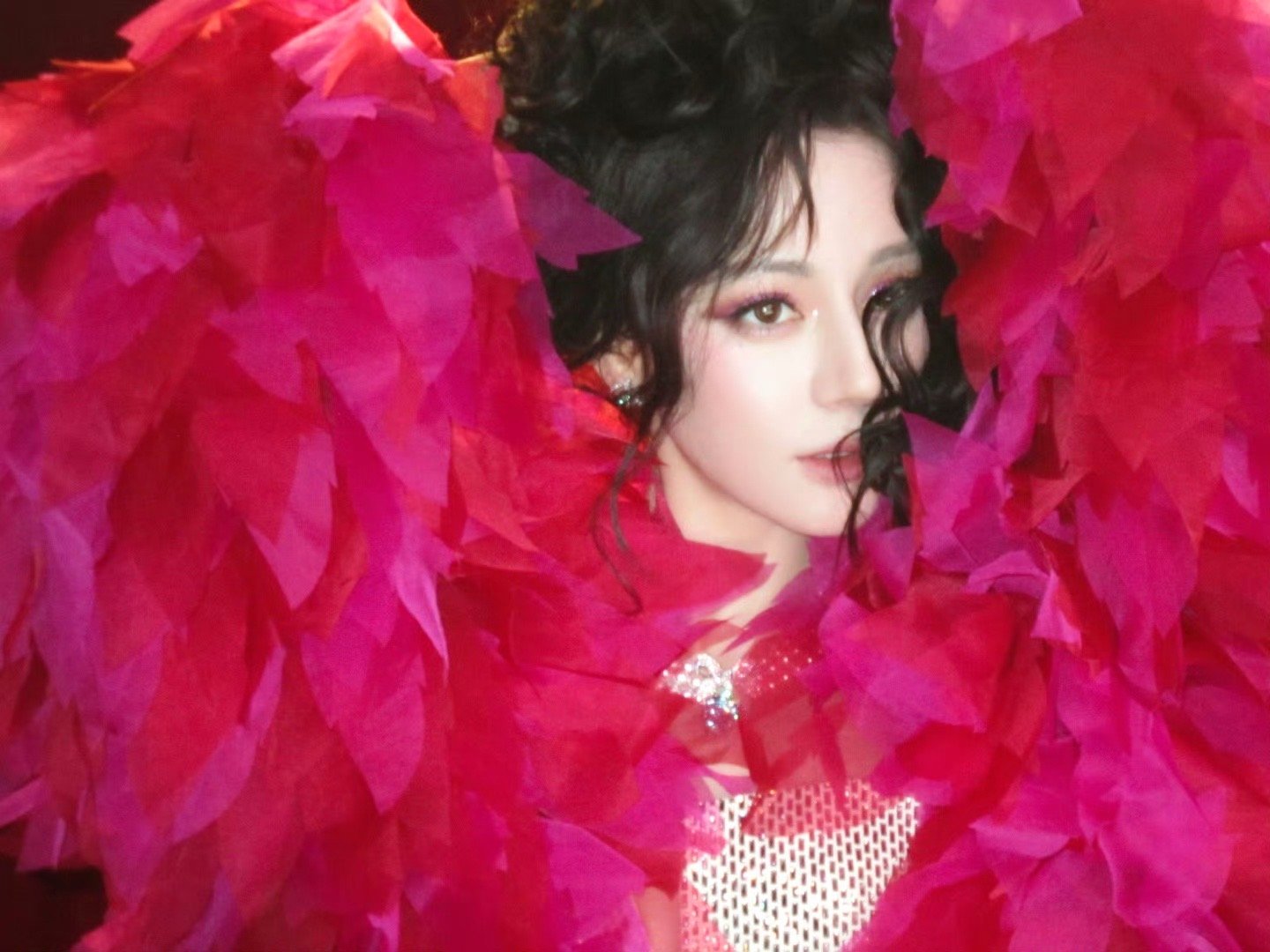 被这个迪丽热巴迷晕了。。。热恋美丽的粉玫瑰🥹🥹 ​​​