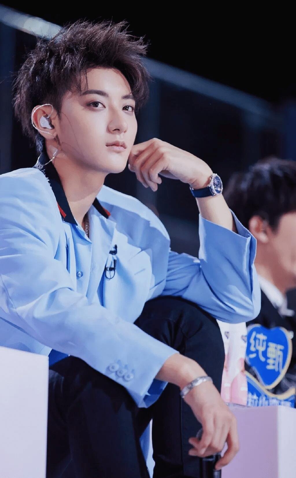 黄子韬 上限很高下限也很低看到这些照片才发现，爱豆黄子韬距离我们好远了