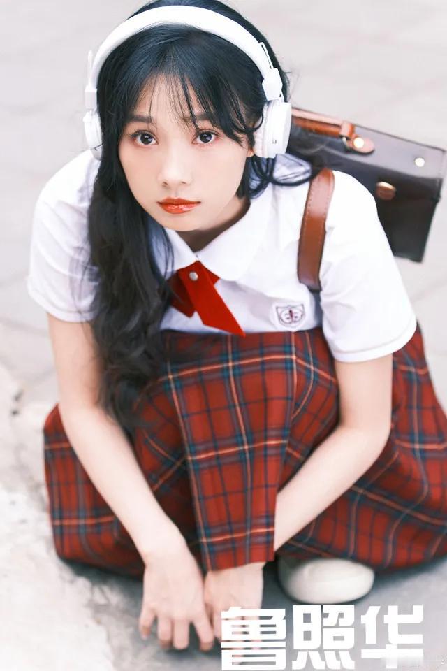 1.赵丽颖新剧《与凤行》拟排播湖南卫视3月档。
2.魏大勋3月5日将出席巴黎时装