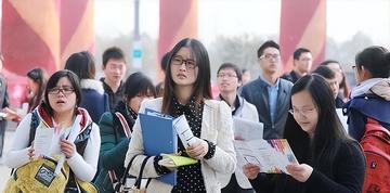 一位民生专家警醒说：如果90%的人没收入，社会一定会崩盘。没人消费、没人交税、市