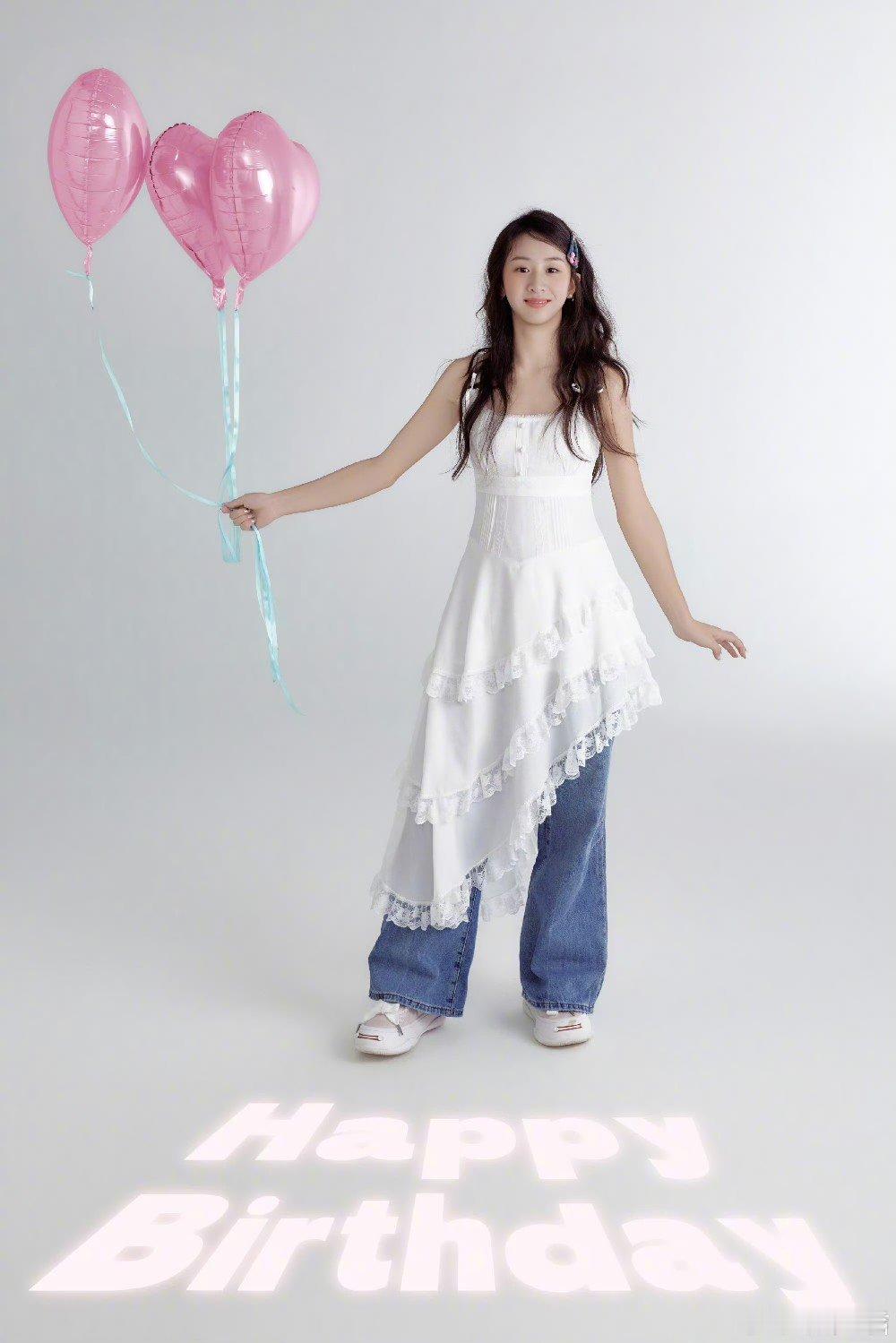 cindy18岁了叶一茜晒cindy18岁生日照，没想到cindy已经18岁了！