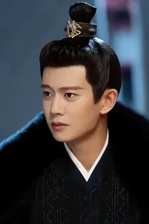 娱乐圈最清醒的“消失型顶流”！任嘉伦不拍戏就隐身，却凭央视大剧封神，于正果然没看