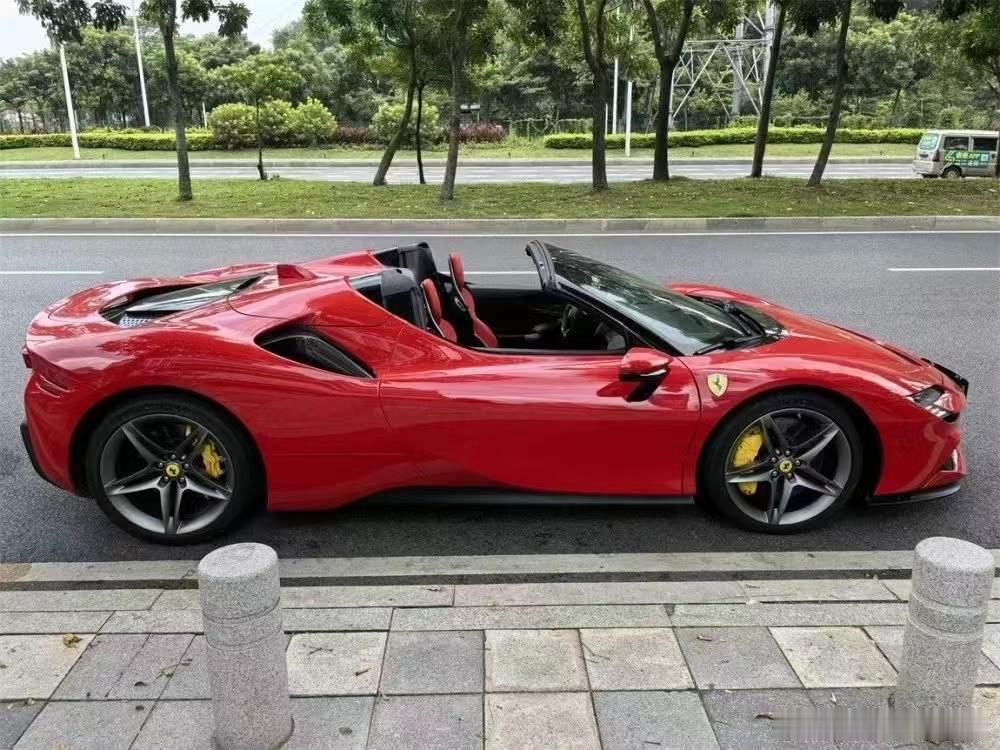 法拉利 SF90 Spider 红外/红内 加急寻伯乐、25年2月份上牌，130