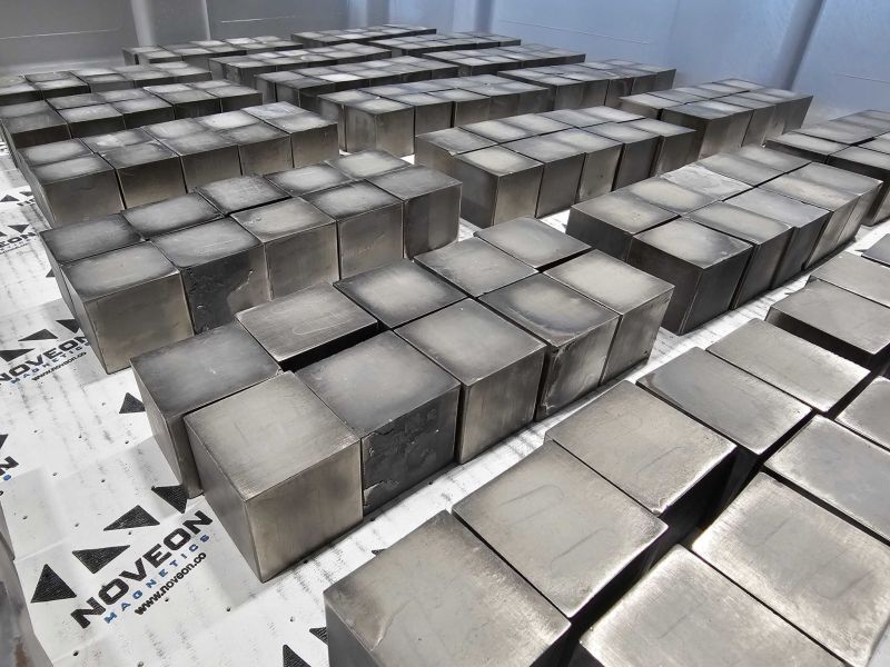 美国稀土企业诺维昂磁业正加紧扩产，试图填补中国实施出口管制后出现的市场空缺。该公