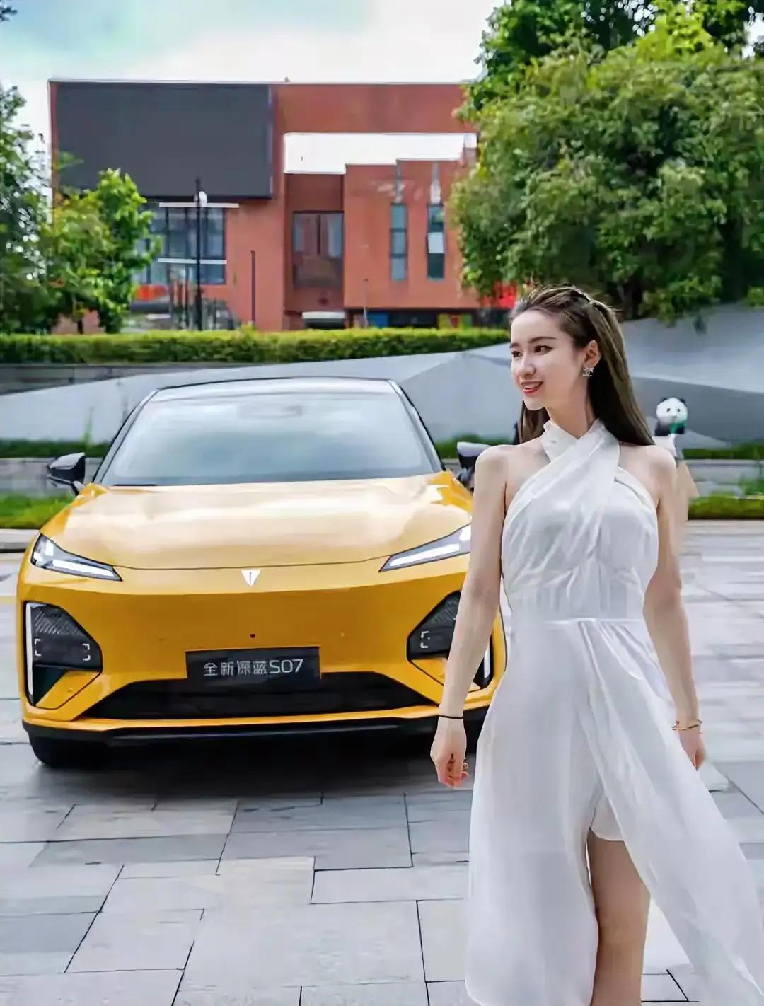 这就是赤裸裸的现实啊：
电车1年电费1000元
油车1年油费10000元
电车5