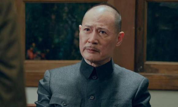 老蒋临死都没想到，最大的卧底不是吴石，而是那个天天陪他开会的人！

这个人就是郭