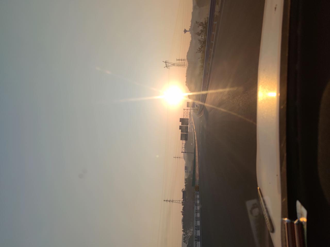 深爱的人背叛自己，这事儿太扎心了，会让人又气又难过，信任也碎了一地。
有人会果断