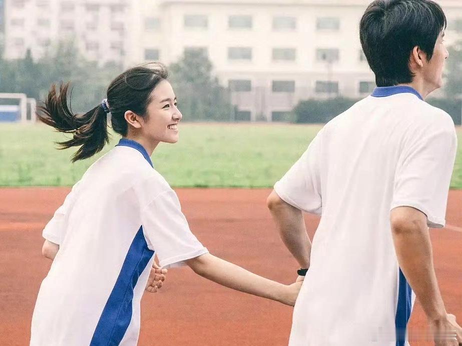 他们真的很幸运，情感不仅在剧中延续，还延伸到了现实生活中，仿佛是一个美丽的童话，
