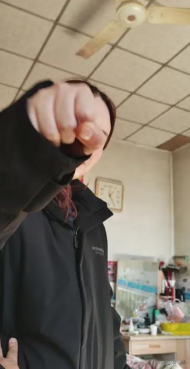 丈母娘住院要女婿拿16万医药费 ，女婿坚决拒绝，妻子以离婚相逼，不给钱就离婚，女