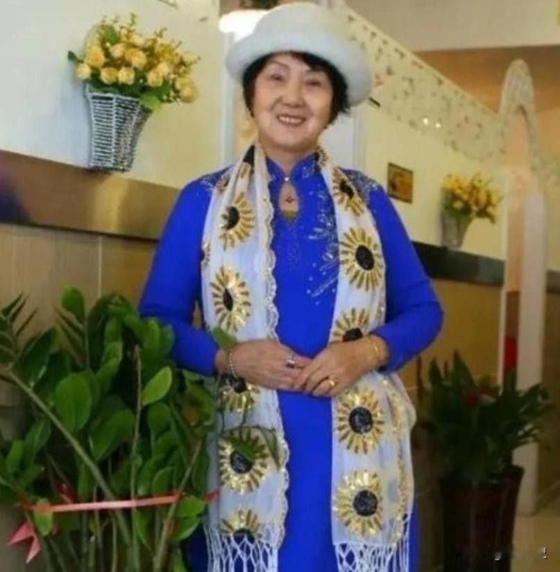 1986年，53岁的“上海女首富”吴胜明，因走私被判死缓。入狱后，丈夫带着保姆和