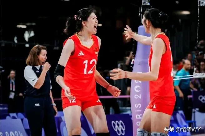 究竟有何魔力让蔡斌在女排教练岗多次脱颖而出。
女排不出意外的输给了世界第一土耳其