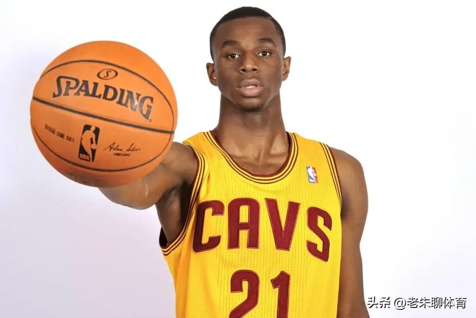 考虑下维金斯吧！把他带回梦开始的地方！
在哈登到骑士后，球队先后试验了不同的首发