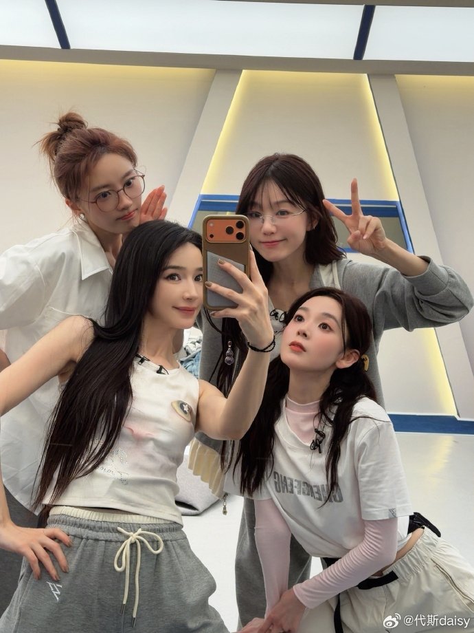 张月组已经开始暴汗排练了乘风2026 又是被姐姐们努力治愈的一天！暴汗排练行动力