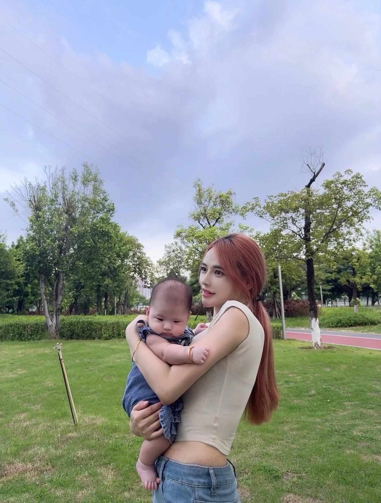 别给小孩买那么多衣服浪费钱” 当妈后 这话我听了无数遍 可我是头一回当...