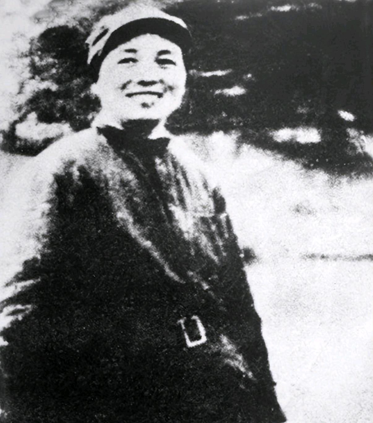 1937年，西路军政治部主任张琴秋被俘，马家军旅长问她：“你是不是张琴秋？”张琴