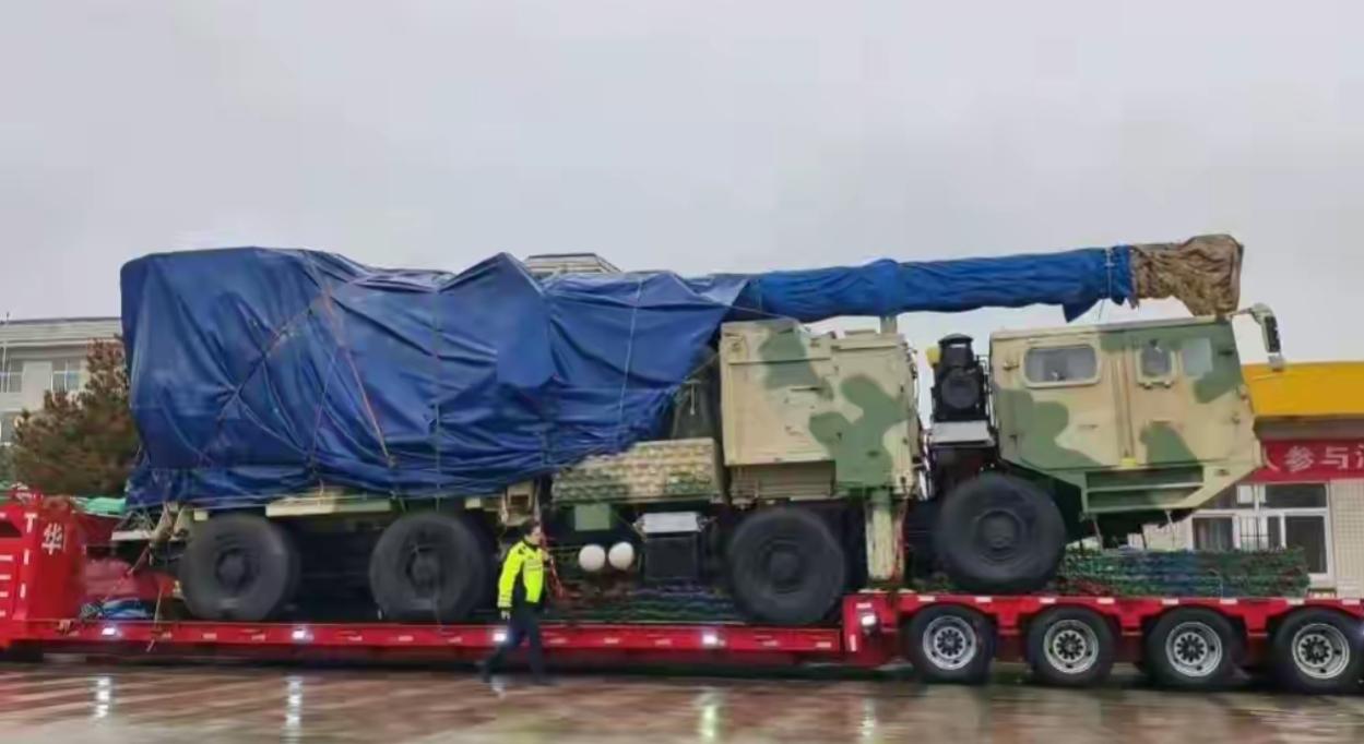 解放军的陆基电磁炮真的要来了吗？
       这款近期曝光的新式武器系统明显区