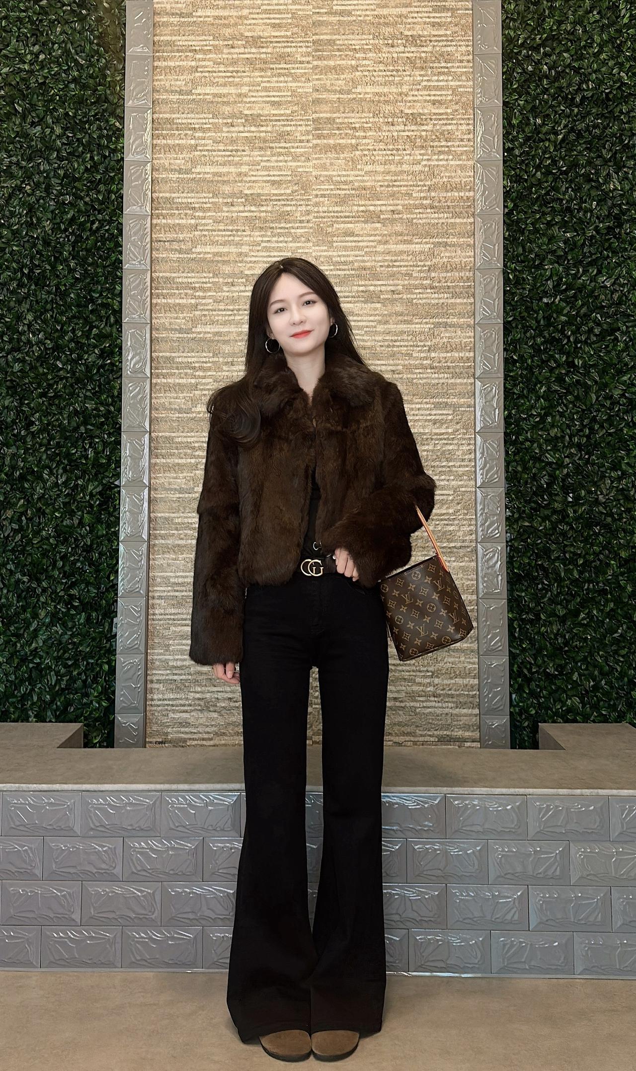 或许换个时间好多人都合适只是这一生都山高路远我们不过尔尔冬季穿搭 微喇裤