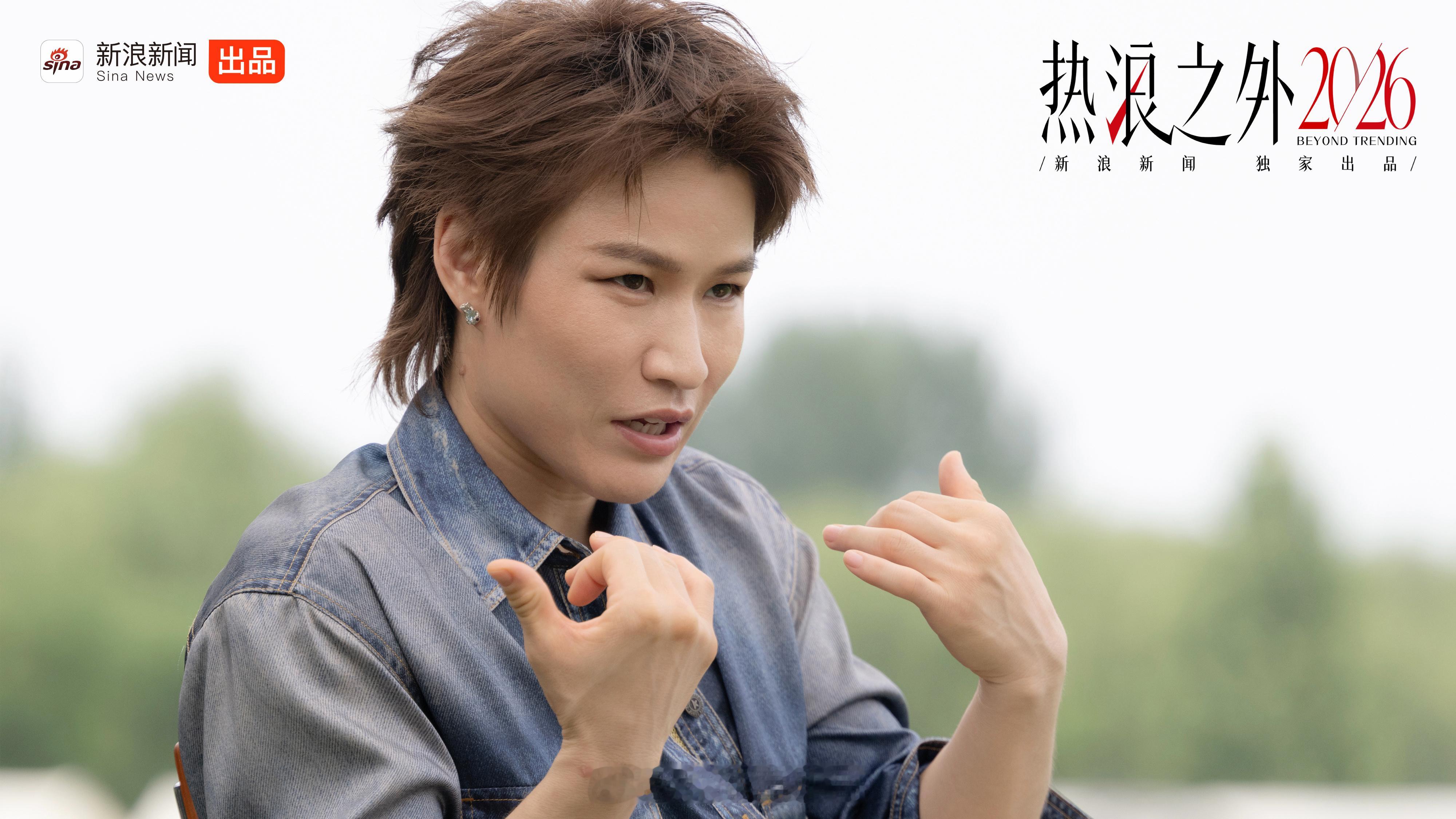 张伟丽鲁豫对谈几度泪目热浪之外在鲁豫的专访《热浪之外》里，格斗女王张伟丽卸下一身
