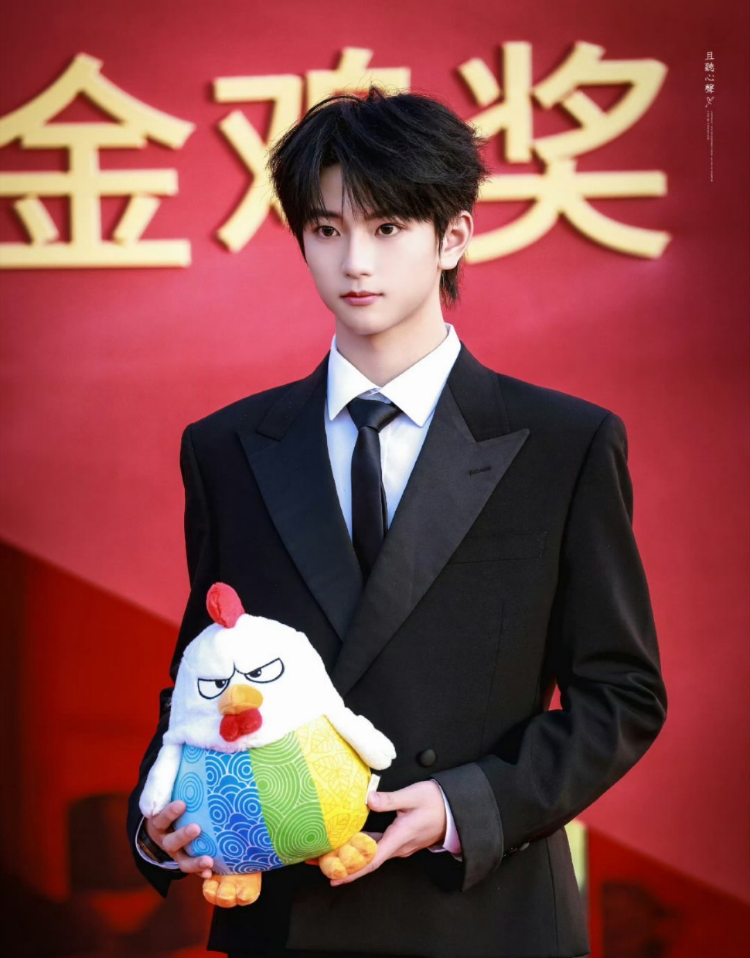 朱志鑫是小火炉吗？穆祉丞需要热度过来扒拉，登陆少年组合里的人需要热度也来扒拉！