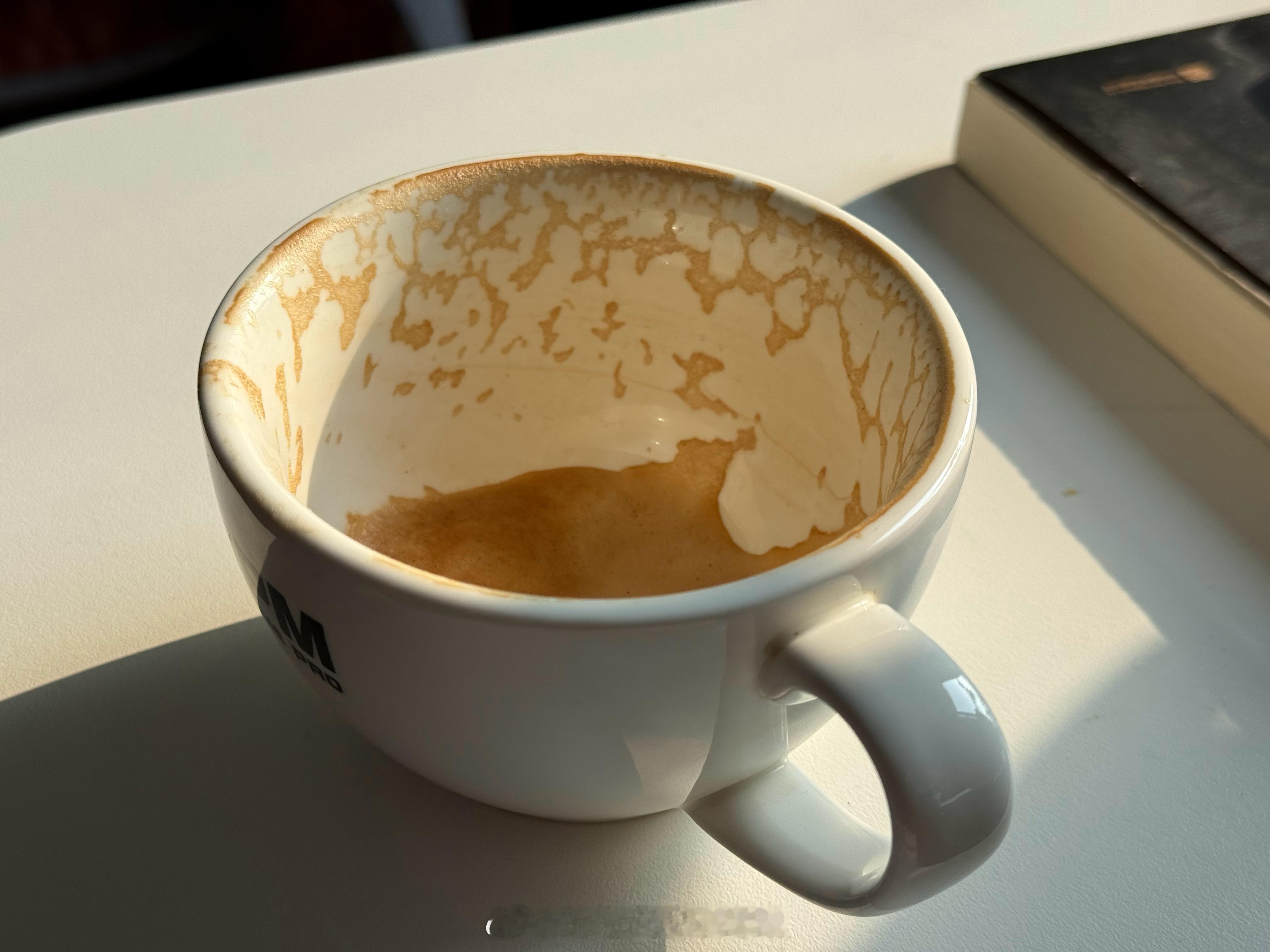 今天的光线真舒服，成都这里的人都是向日葵属性的，估计外面已经坐满了人了吧成都