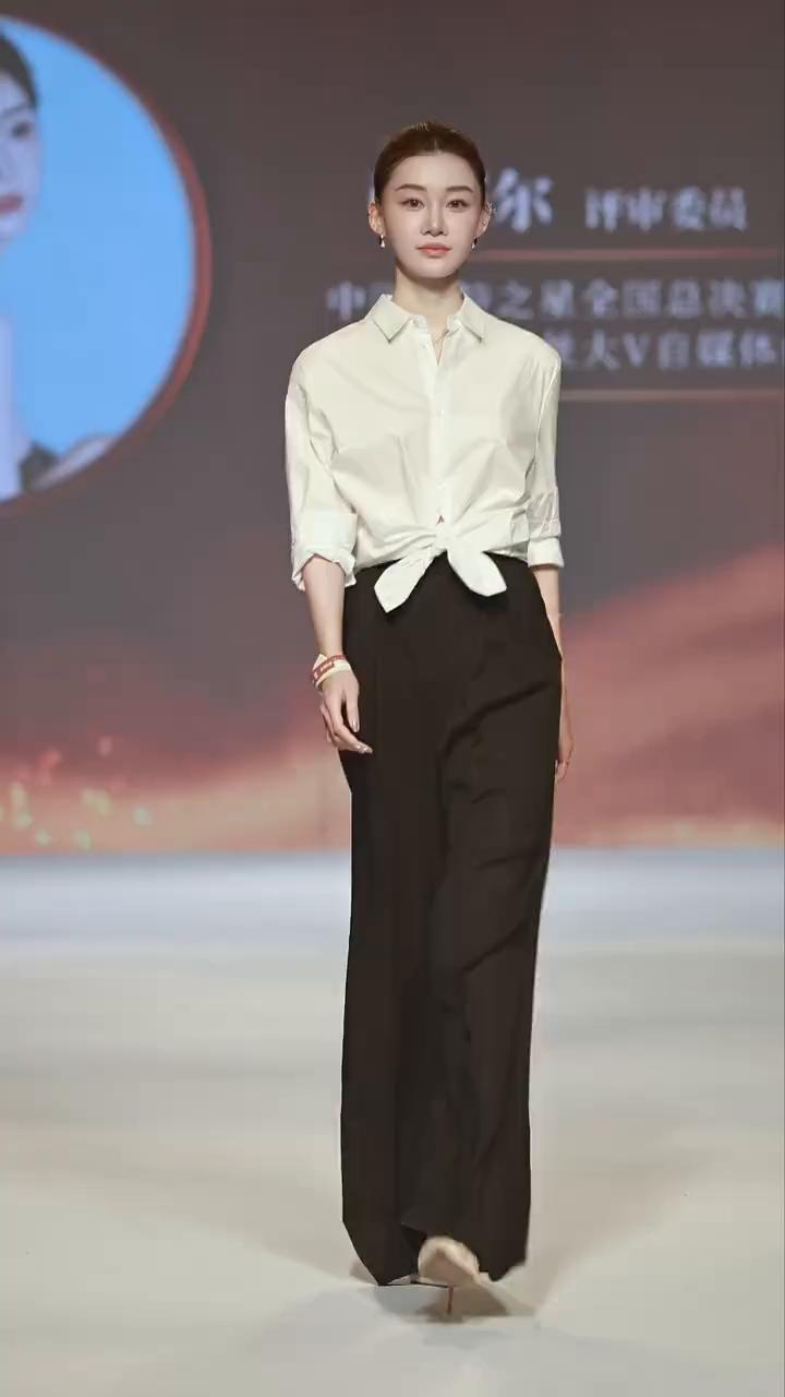 有请张瑞儿，中国模特之星大赛亚军，全网千万粉丝博主。