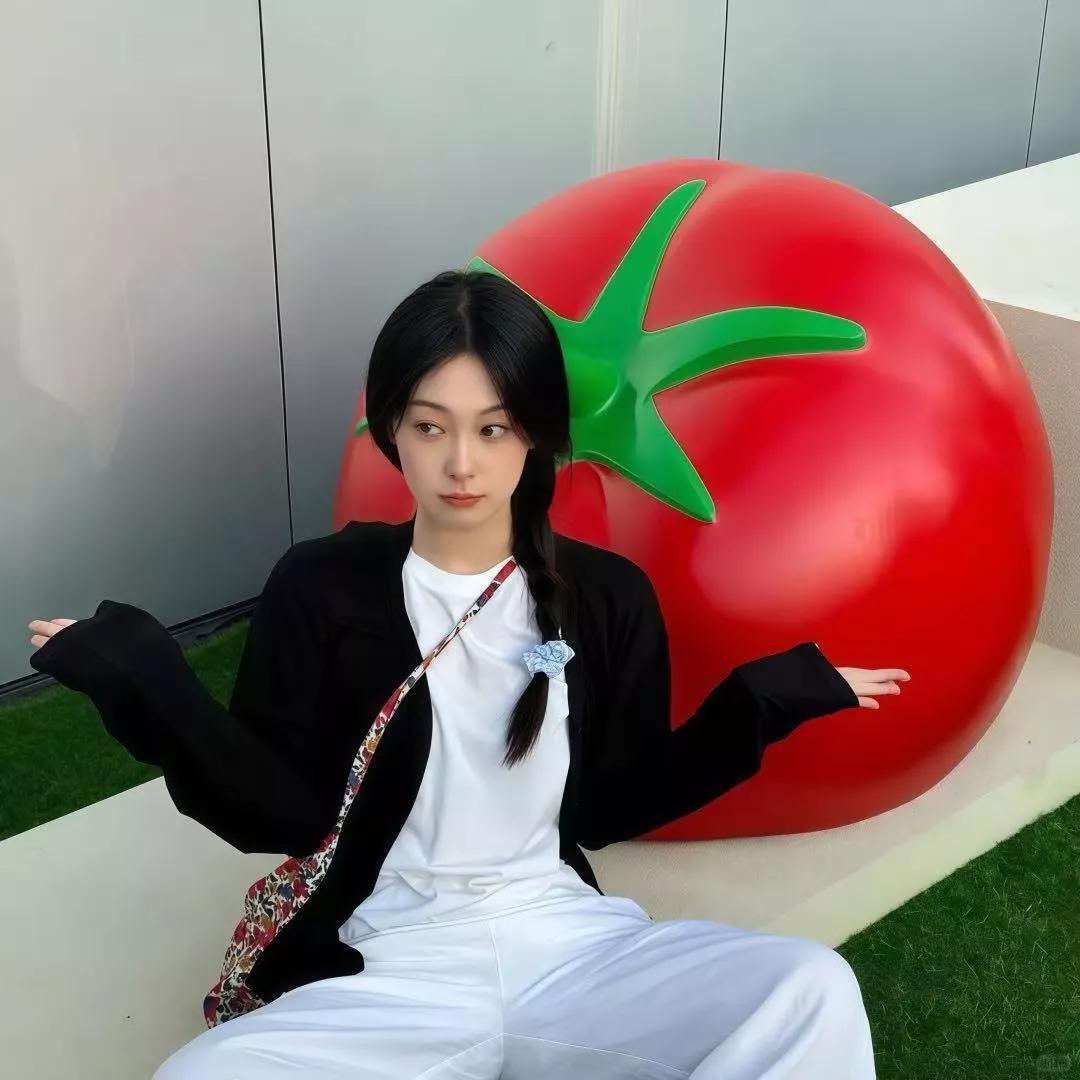 打卡超大的番茄雕塑，今天元气满满！雕塑打卡点 地标打卡雕塑 可食用的雕塑 网红打