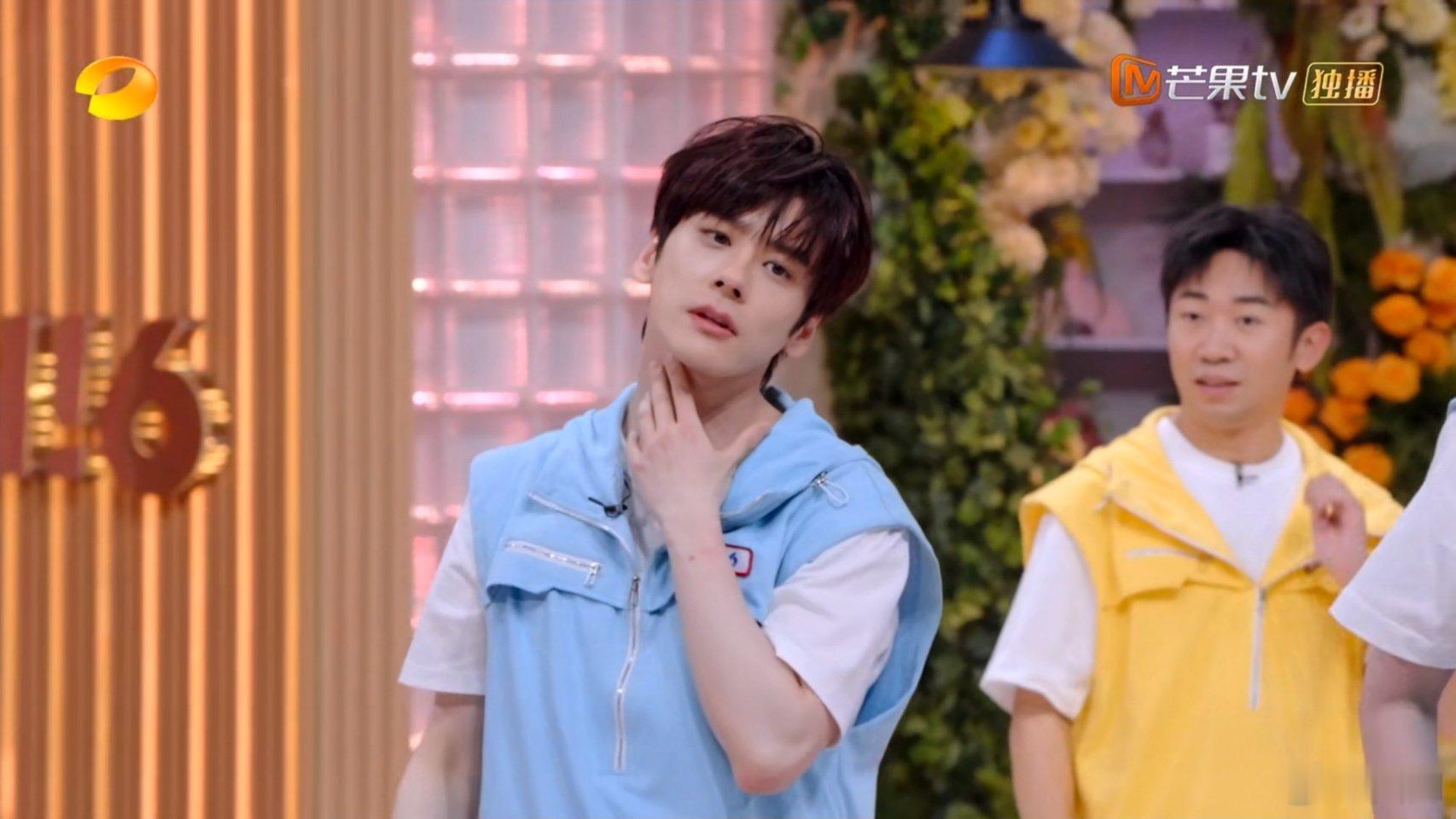 魏哲鸣赖伟明掐脖这一下  魏哲鸣赖伟明跳《第三个吻痕》，掐脖这一下谁懂啊！你好星