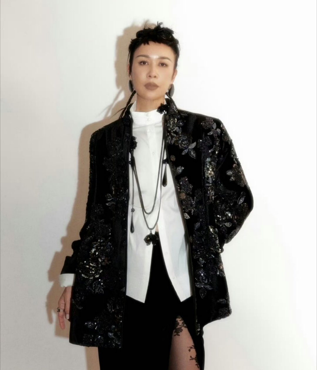 那英饭撒像喂鱼 别的明星：我要帅气那英：我要让你们吃饱 